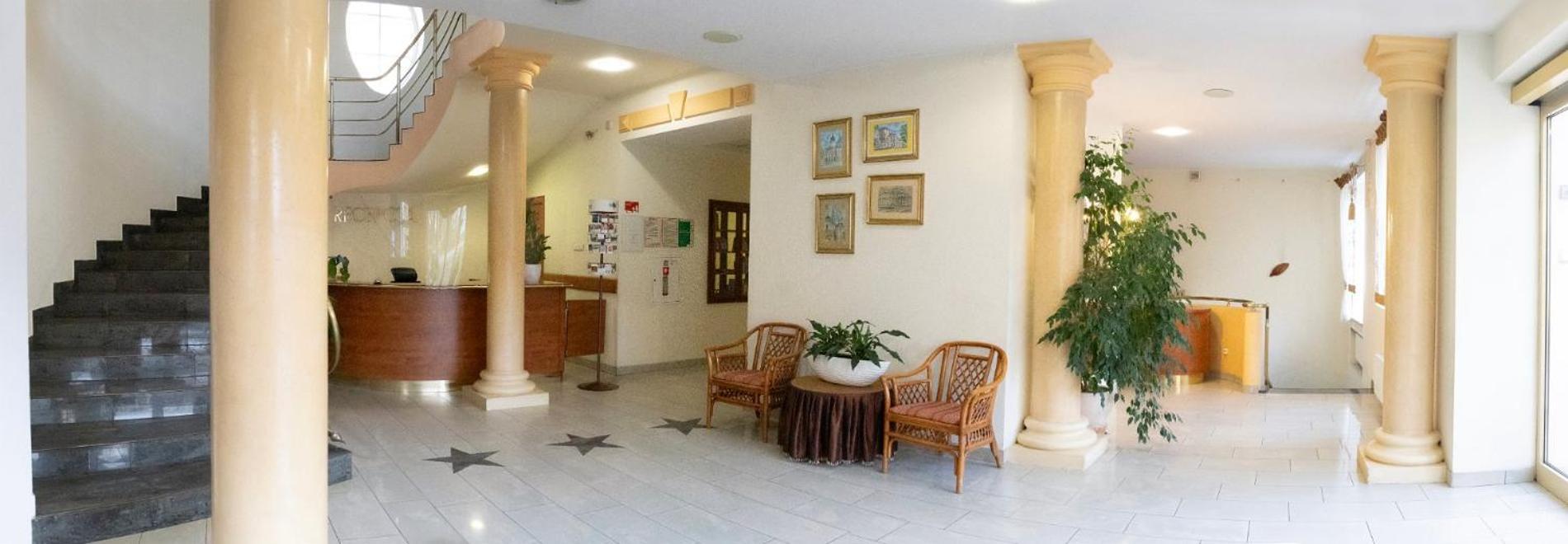 Hotel Calisia Kaliszki エクステリア 写真