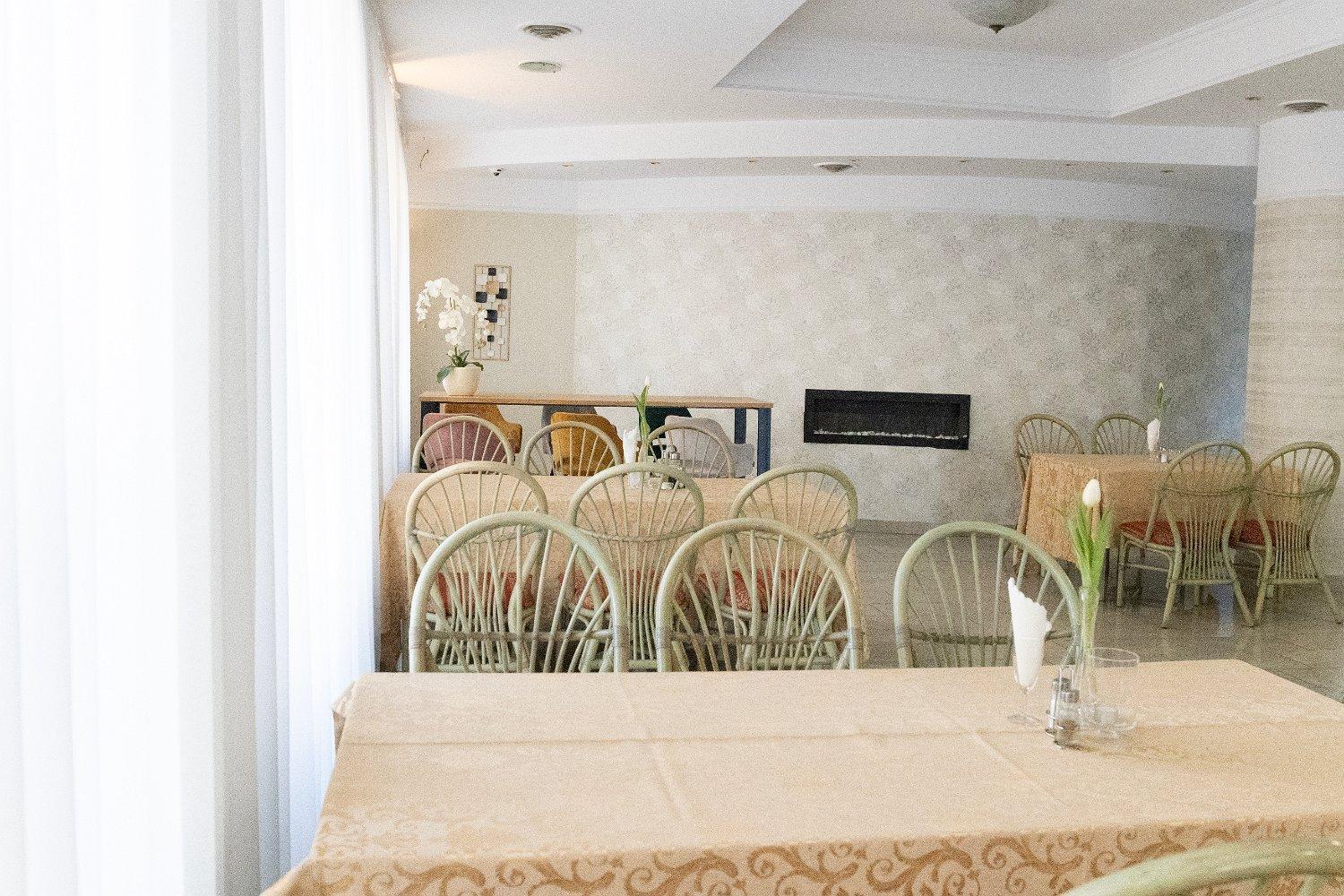 Hotel Calisia Kaliszki エクステリア 写真