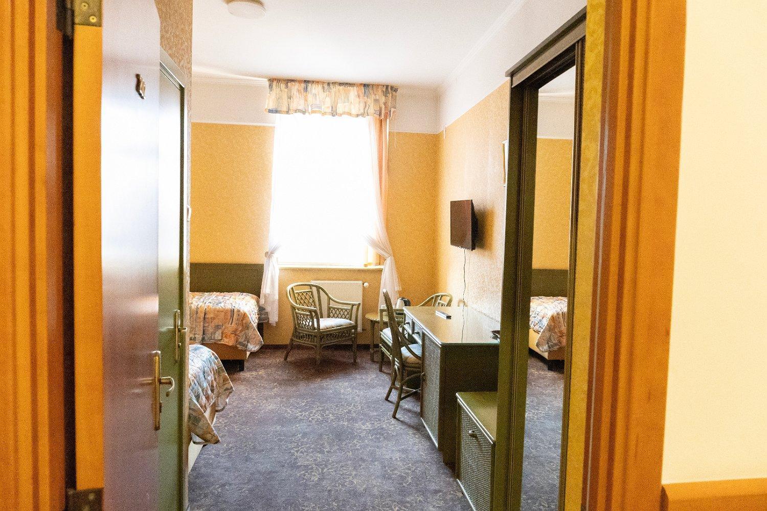 Hotel Calisia Kaliszki エクステリア 写真