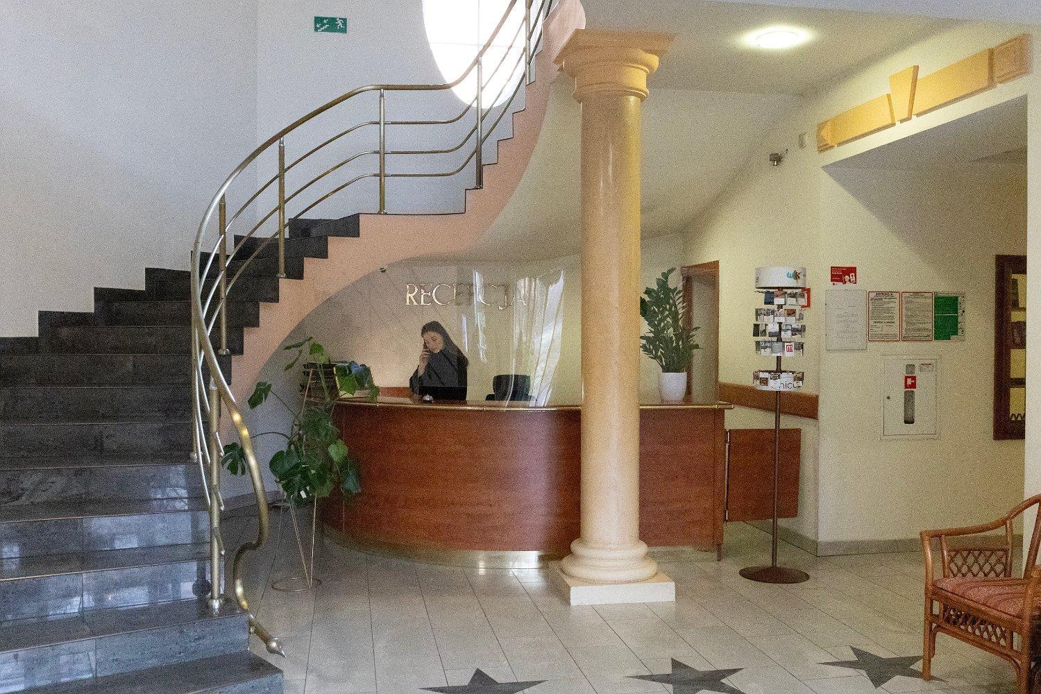 Hotel Calisia Kaliszki エクステリア 写真
