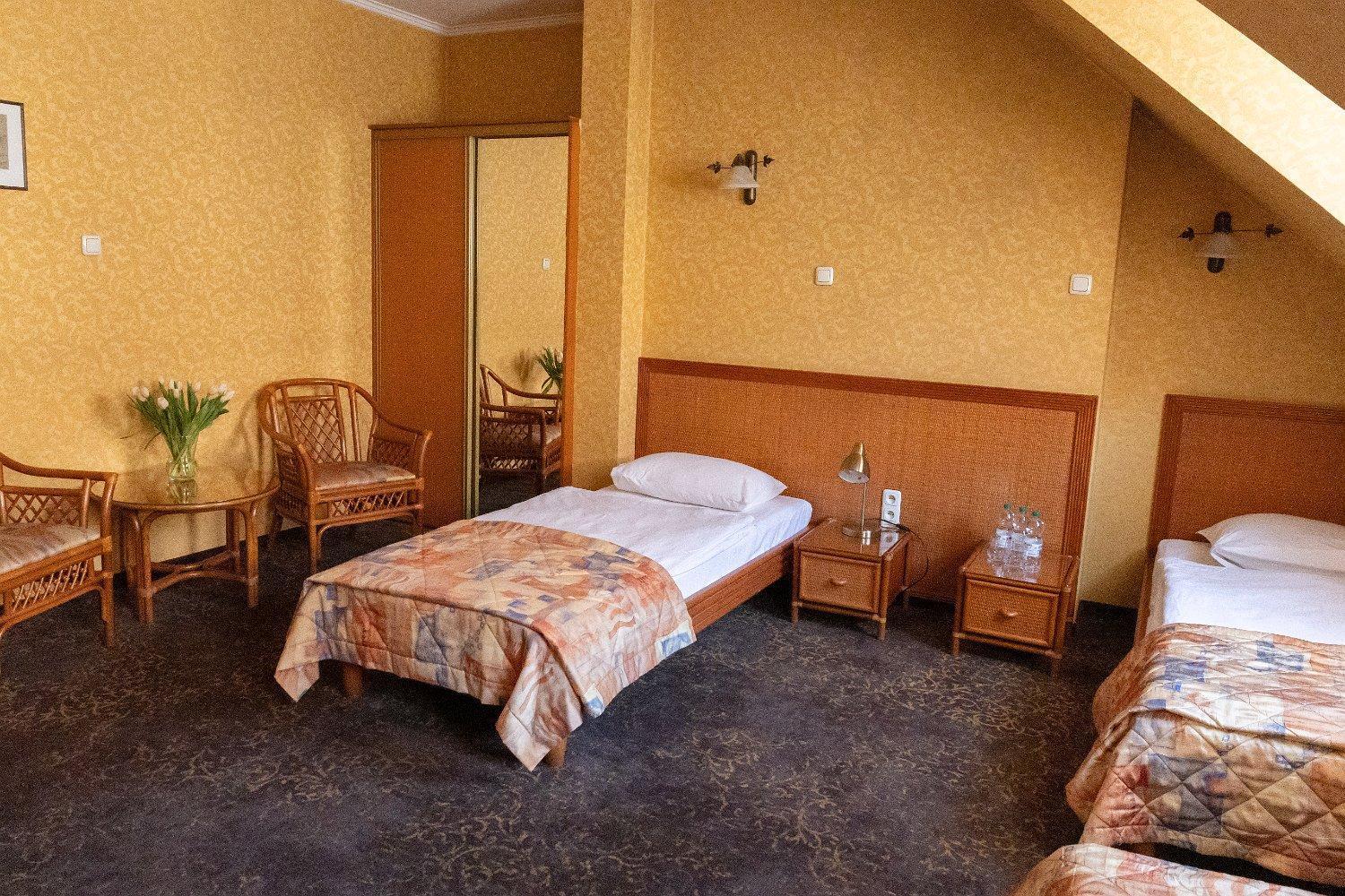 Hotel Calisia Kaliszki エクステリア 写真