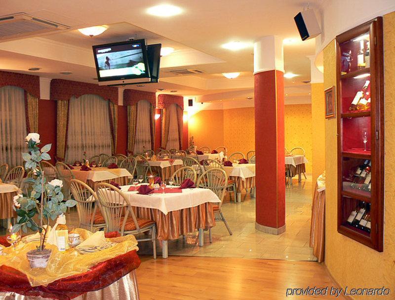 Hotel Calisia Kaliszki レストラン 写真