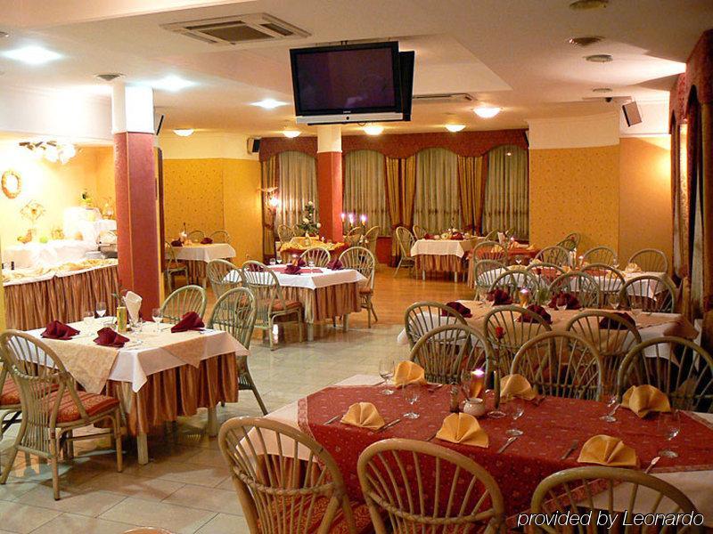 Hotel Calisia Kaliszki レストラン 写真