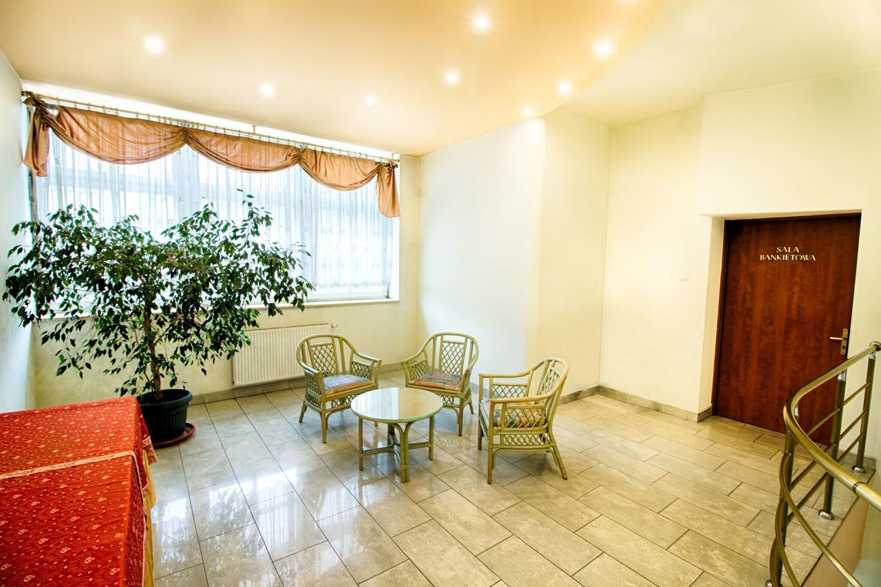 Hotel Calisia Kaliszki エクステリア 写真