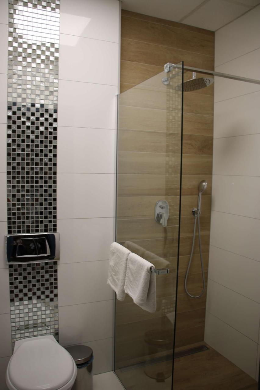 Hotel Calisia Kaliszki エクステリア 写真